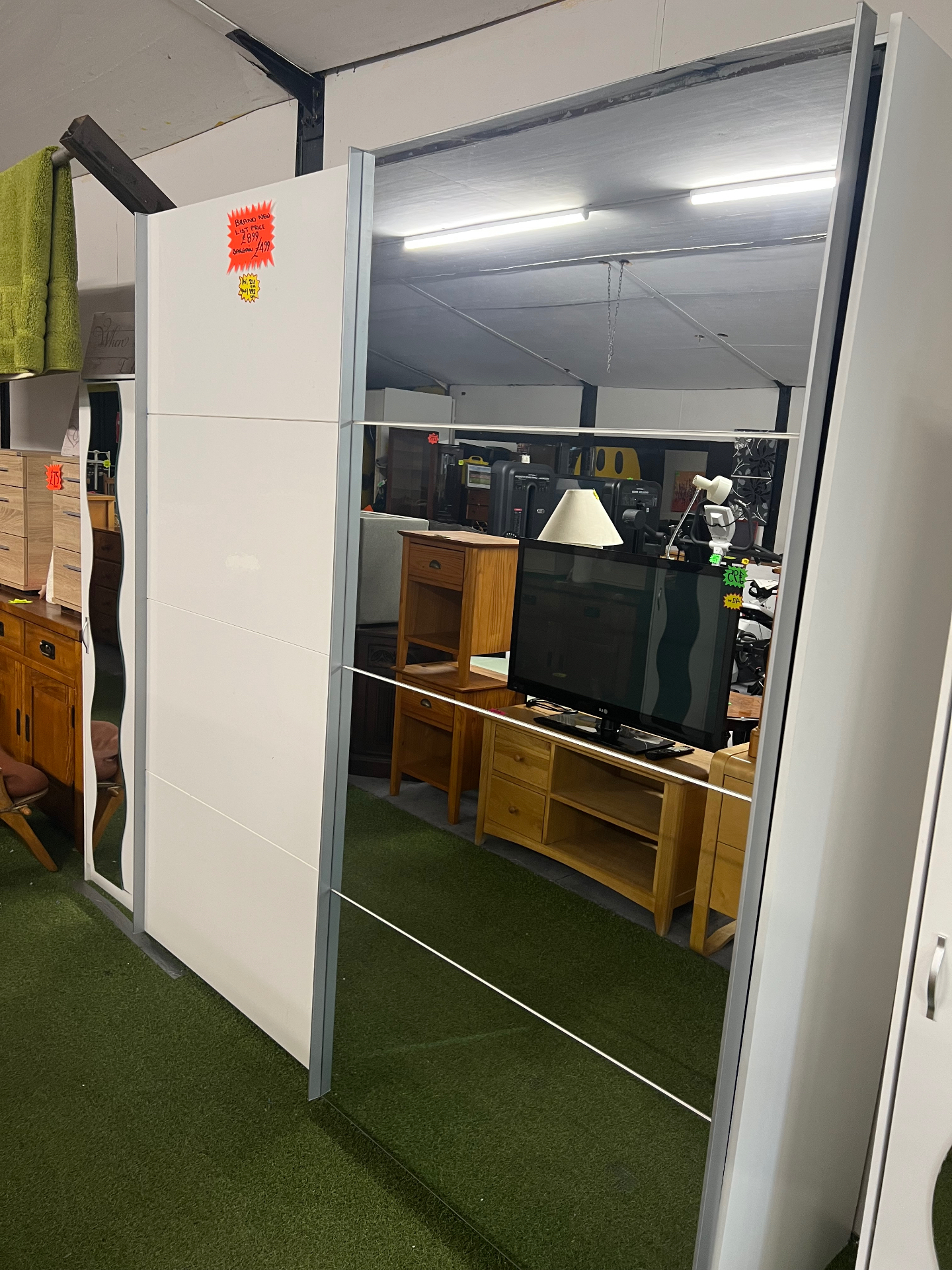 White Sliding-Door Wardrobe with Mirror Panel